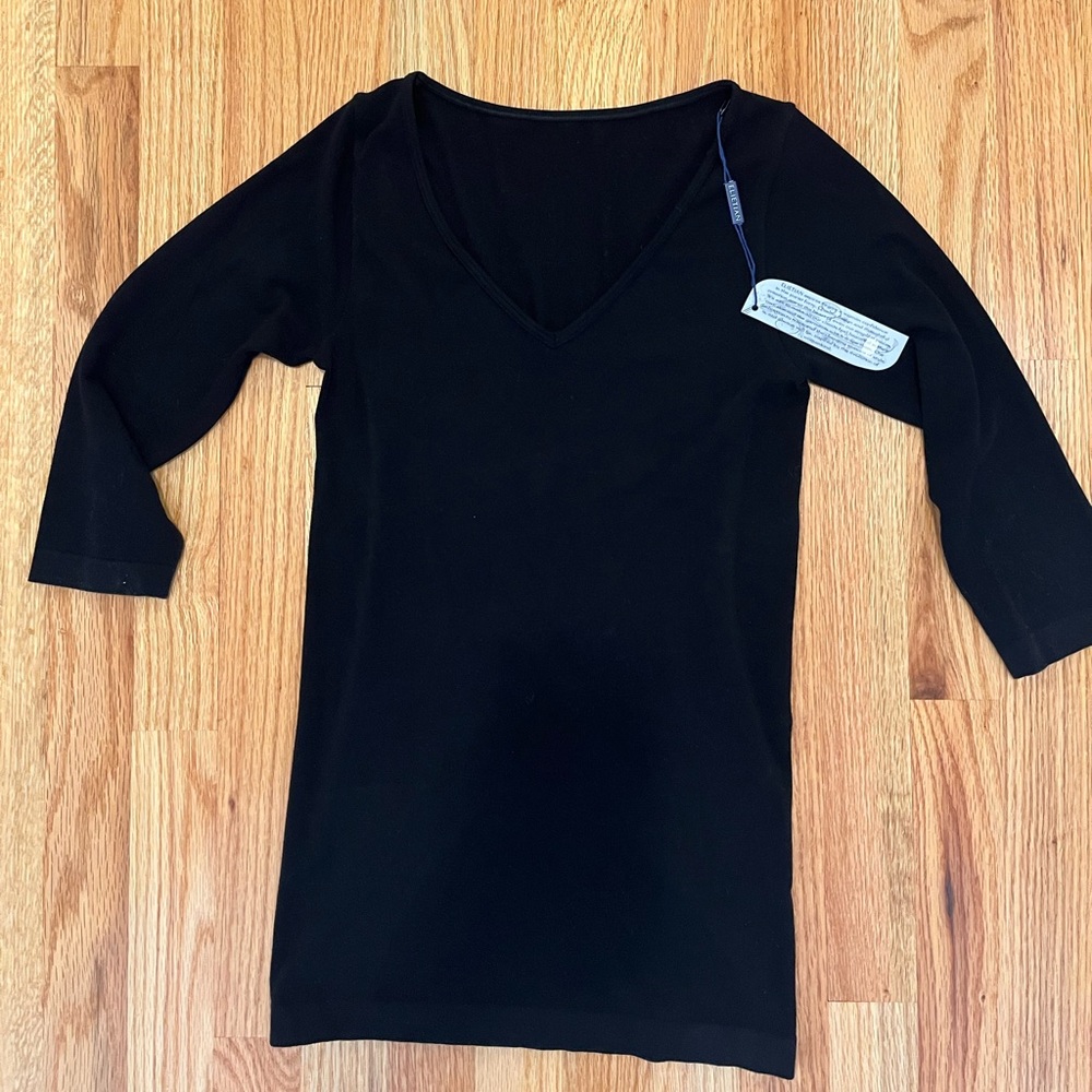 Women’s back V neck quarter sleeve top